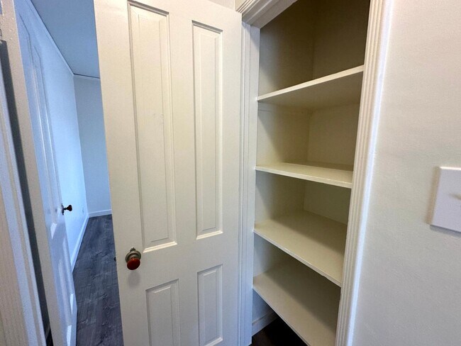 Building Photo - MOVE-IN SPECIAL!  $600 off the first year'...