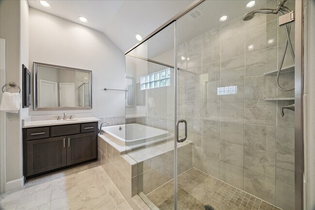 Building Photo - 1725 W 23rd St