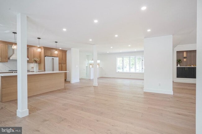 Building Photo - 316 Farmdale Rd