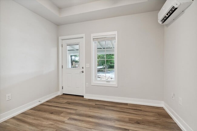 Building Photo - 1 Bedroom 1 Bathroom FALL 2025!