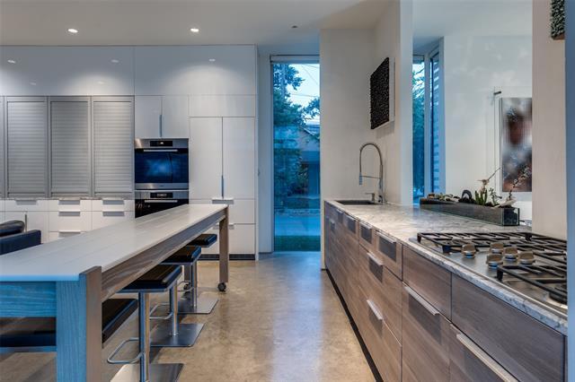 Building Photo - 2300 N Carroll Ave