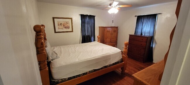 Building Photo - 705 N Elm St