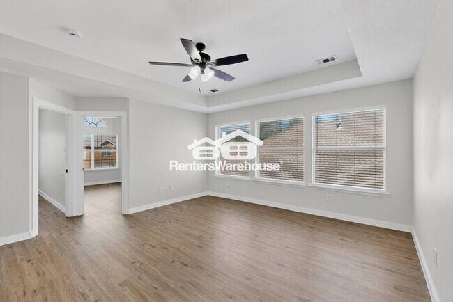 Building Photo - MOVE IN READY Denton Home