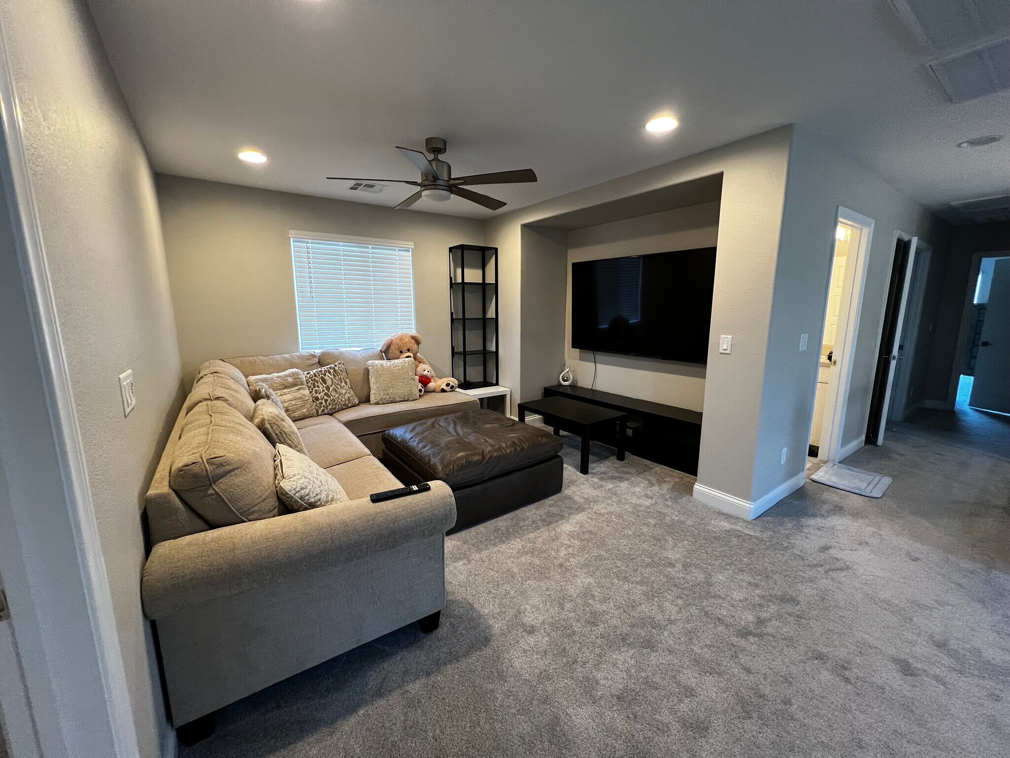 Building Photo - 10147 W Meranto Ave