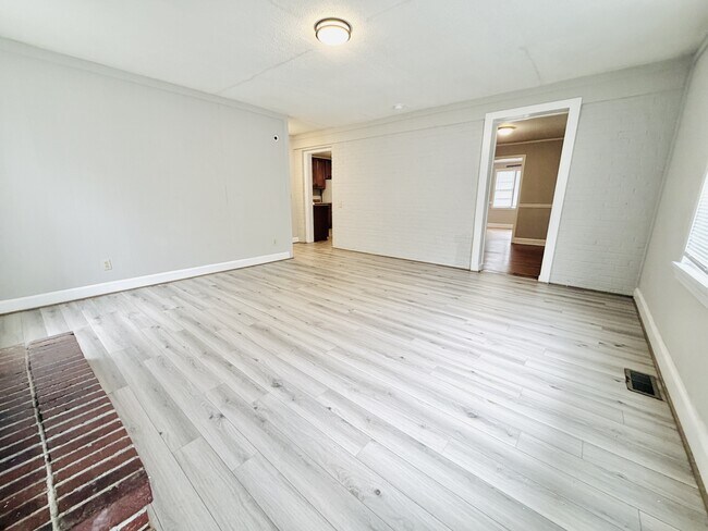 Building Photo - 1020 Betsy Dr