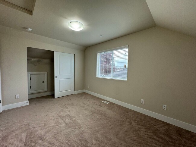 Building Photo - Gorgeous 4BR, 3.5BA Gem in Kingstone Community, Lynnwood,