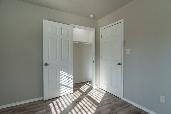 Building Photo - Gorgeous 3 Bedroom 2 Bathroom Home in Fort Smith