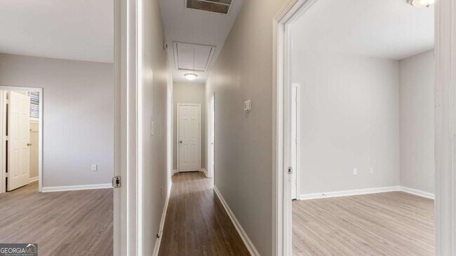 Building Photo - 848 Ridge Ave NW