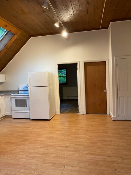 Building Photo - 95 Hall Ave