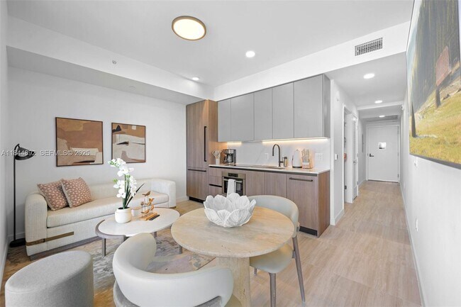 Building Photo - 580 72nd St