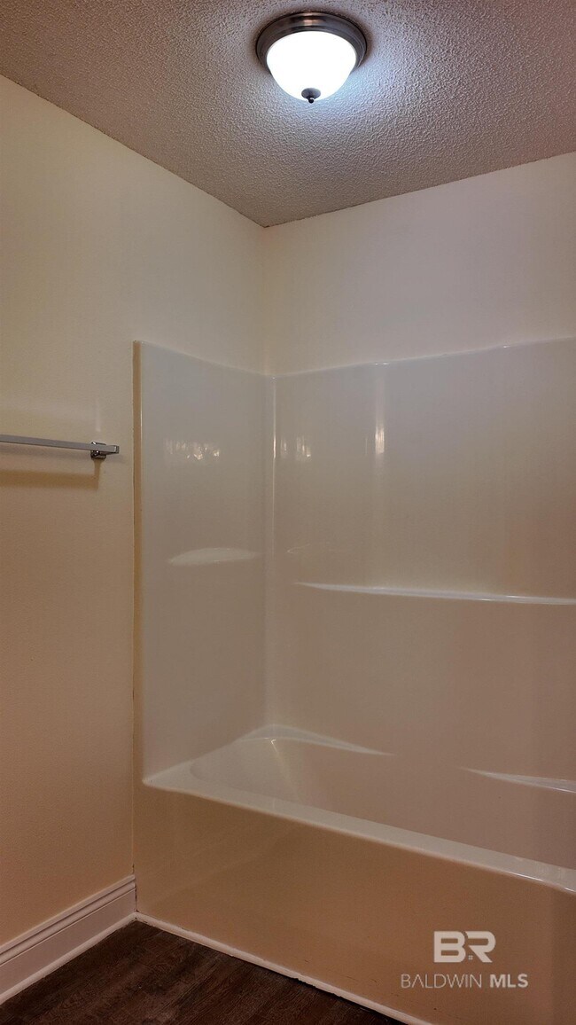 Building Photo - 8551 Southwood Ct