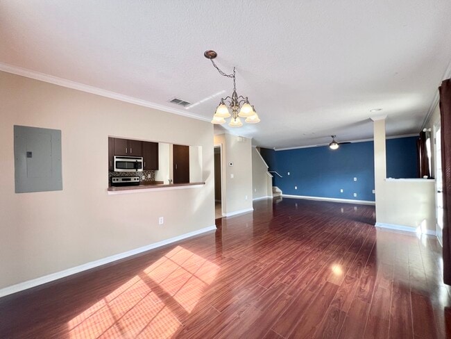 Building Photo - Gorgeous 3-bedroom, 2 1/2-bath End Unit To...