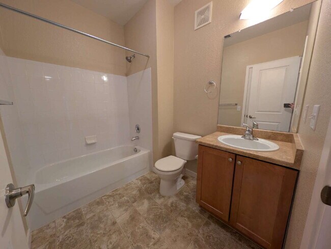 Building Photo - Beautiful 2BD/2BA Condo with Garage in Parkhill