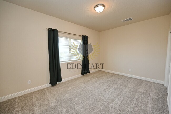 Building Photo - 645 Blue Oak Lane W