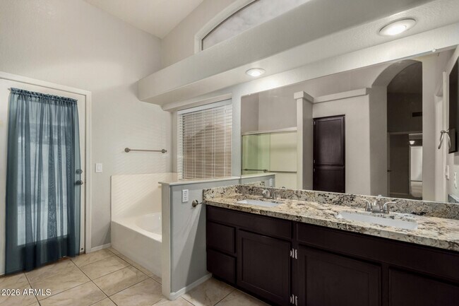 Building Photo - 3939 E Encinas Ave