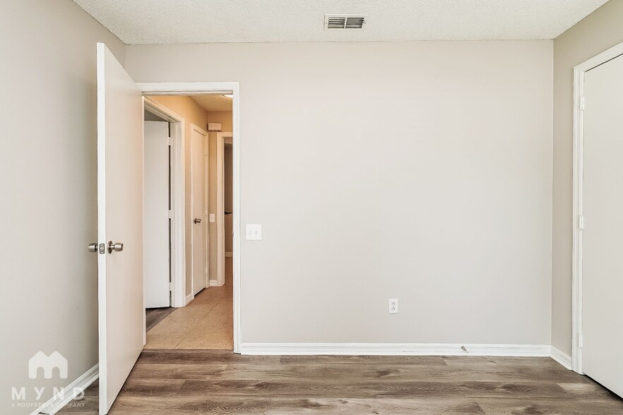 Building Photo - 10547 Cherry Oak Cir