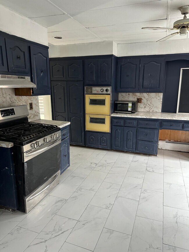 Building Photo - 129 Highland Ave