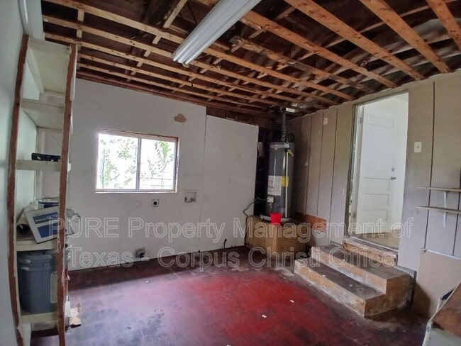 Building Photo - 5002 Bevly Dr