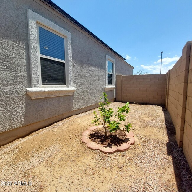Building Photo - 25322 W Carson Dr