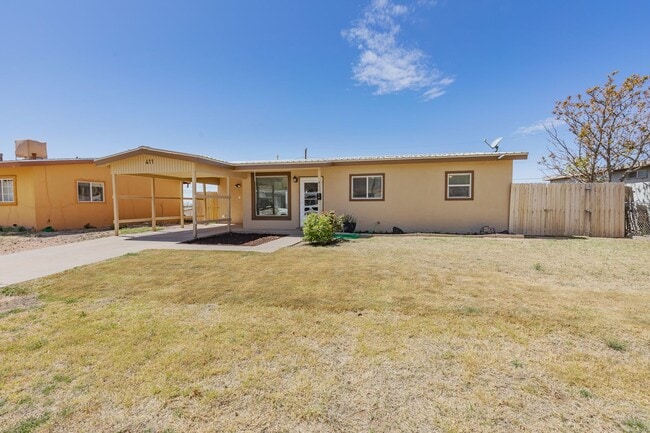 Primary Photo - Charming 3 Bed 1 Bath Home