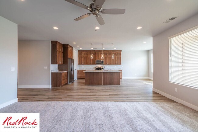 Building Photo - Beautiful 4-Bedroom 2.5 Bath with a 3 Car ...