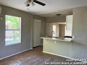 Building Photo - 550 Lincolnshire Dr