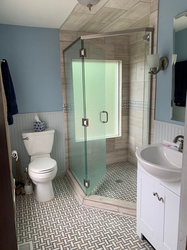 Building Photo - Beautiful, Historical 3 Bedroom House - Available August 2026!