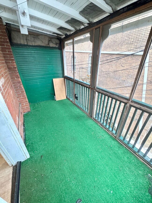 Building Photo - 924 W Turner St