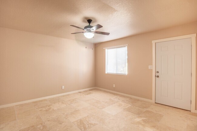 Building Photo - 2630 Fairway Dr