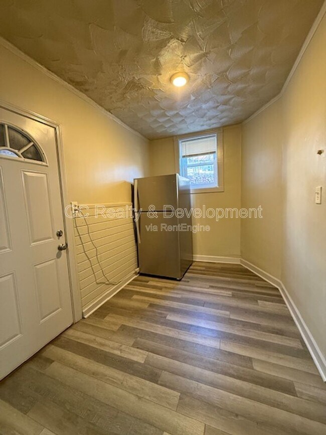 Building Photo - 214 Dupage St