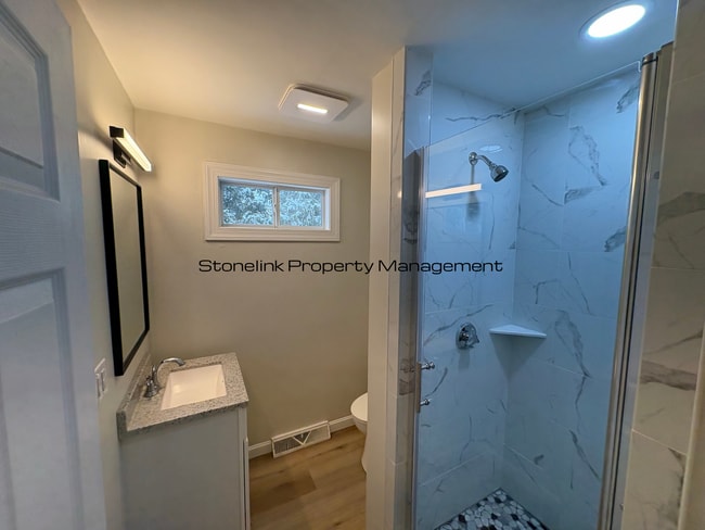 Building Photo - Fully Renovated Cottage For Rent in Riverside!