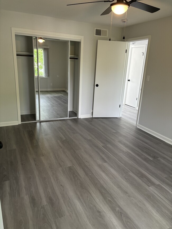 Building Photo - 1315 Oakland Rd NE