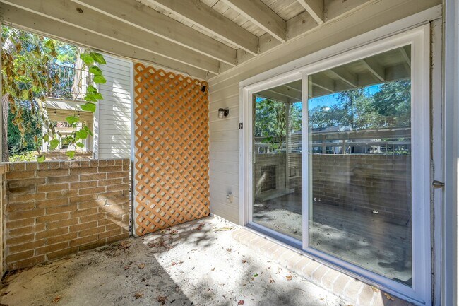 Building Photo - 3500 Tangle Brush Dr