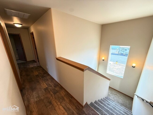 Building Photo - 710 N 29th Ave