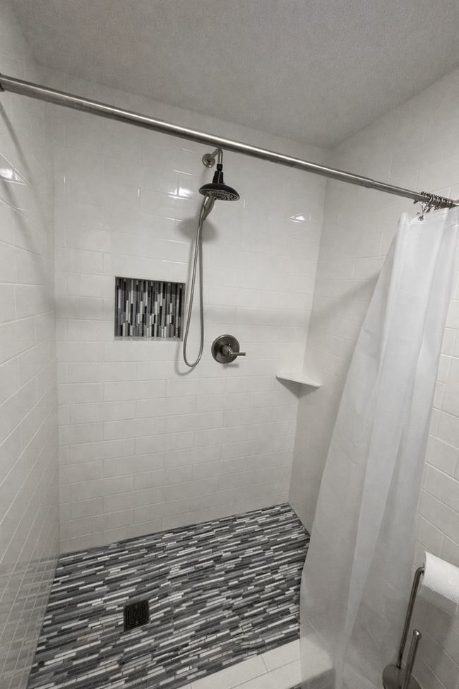 Building Photo - Stunning 4bed 2bath Home, With a Fully Fenced Yard.