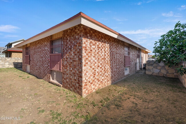 Building Photo - 5612 Mickey Mantle Ave