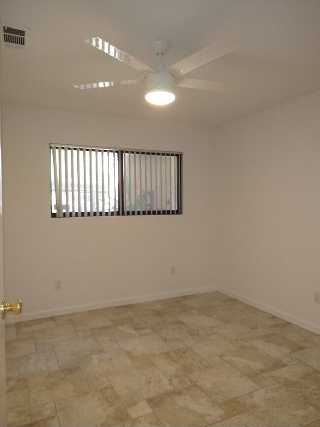 Building Photo - Downstairs Palm Springs Villas II condo