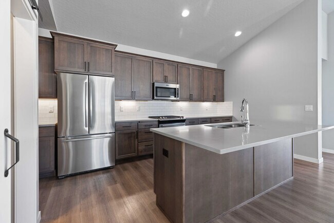Building Photo - 6931 Dubuis Dr