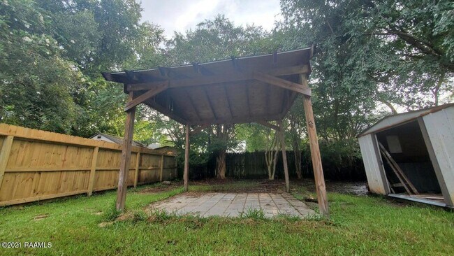 Building Photo - 122 Earline Dr
