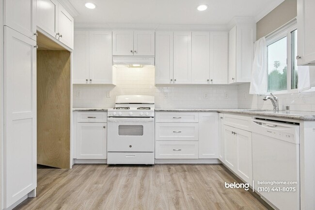 Building Photo - 747 W Oliver St