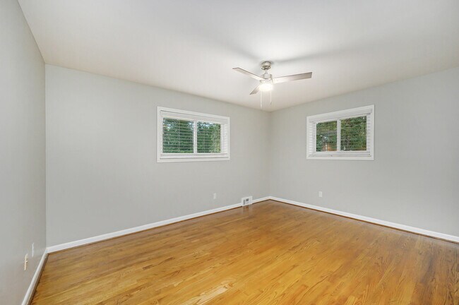 Building Photo - 24447 Bloomington Ct