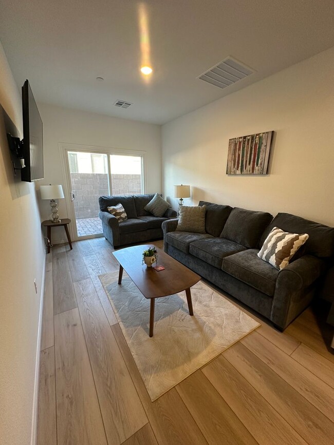 Building Photo - Fully furnished 55+ townhome with attached...