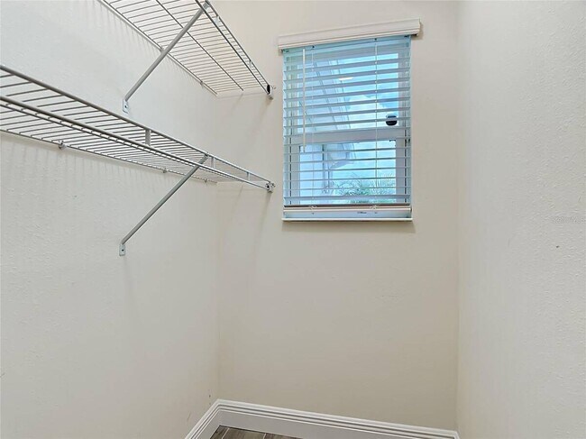 Building Photo - 3040 Lakes Crest Ave