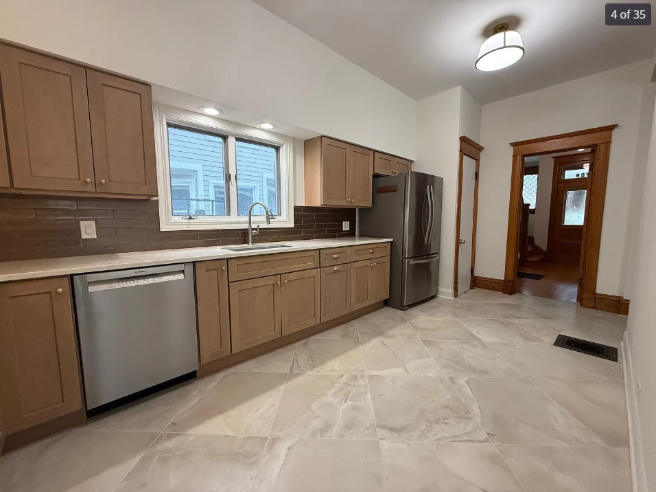 Building Photo - 3706 N Wilton Ave