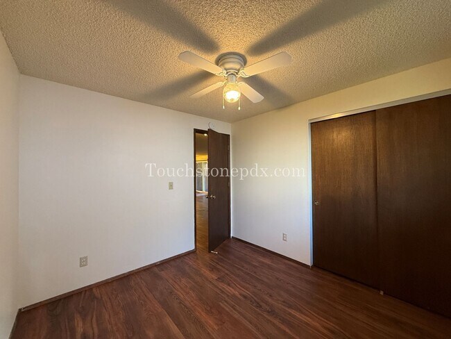 Building Photo - Updated 2BD/1BA Duplex w/ Mini-Split HVAC + Off-Street Parking