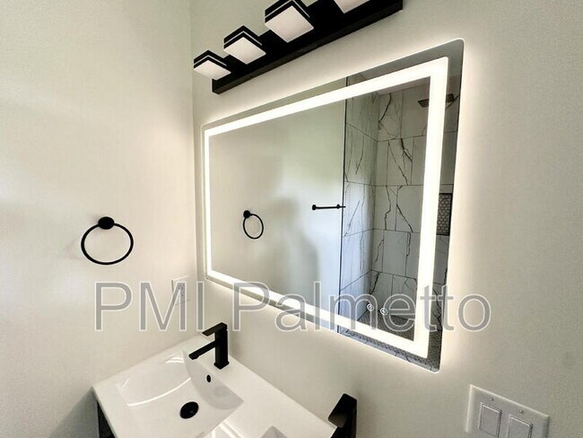 Building Photo - 1121 Zeigler St