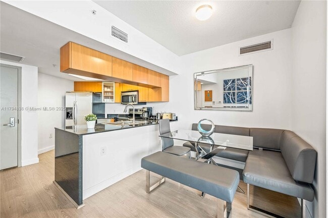 Building Photo - 1750 N Bayshore Dr