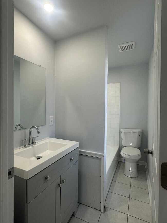 Building Photo - 125 Pennington Ave