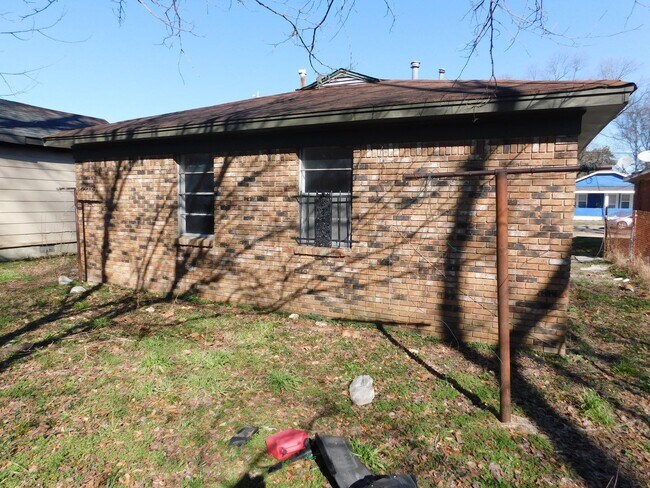 Building Photo - Hubbard Ave 2367-2369 (duplex) - AH