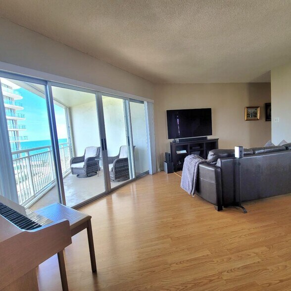 Building Photo - 710 N Ocean Blvd